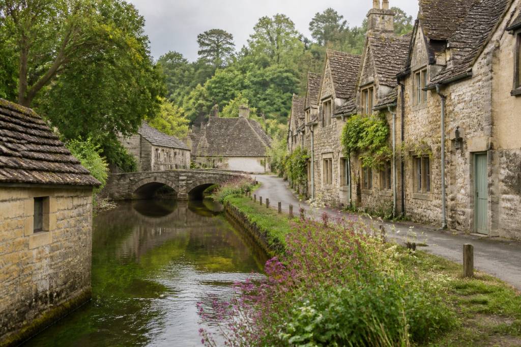 How to enjoy the cotswolds like a local with authentic food and hidden villages