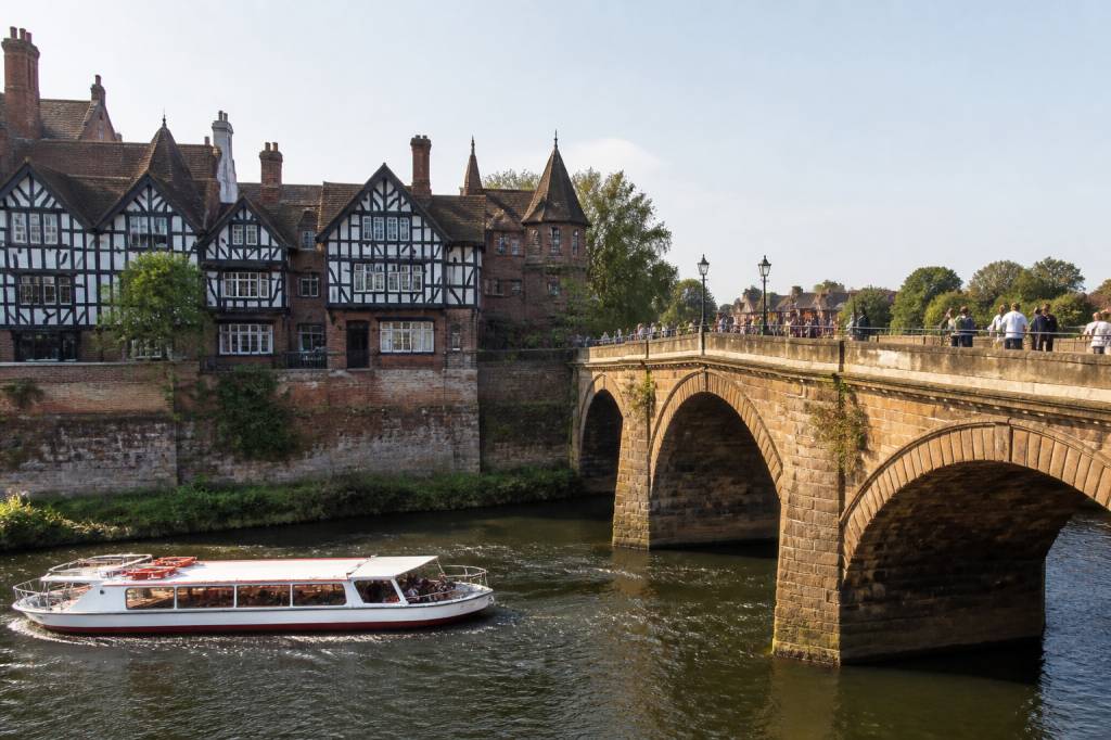 Chester Cheshire travel guide for visitors and things to do